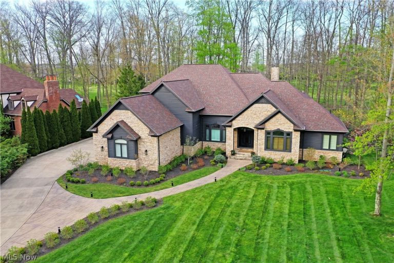 460 Club Drive, Aurora, OH - Photo 2