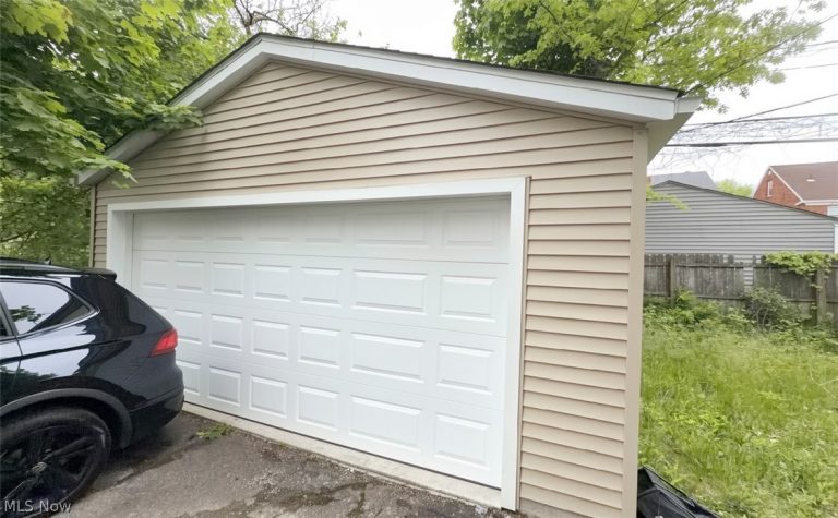 949 Helmsdale Road, Cleveland Heights, OH - Photo 3