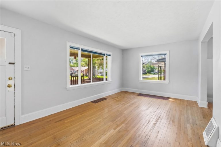 330 Hawkins Avenue, Akron, OH - Photo 4