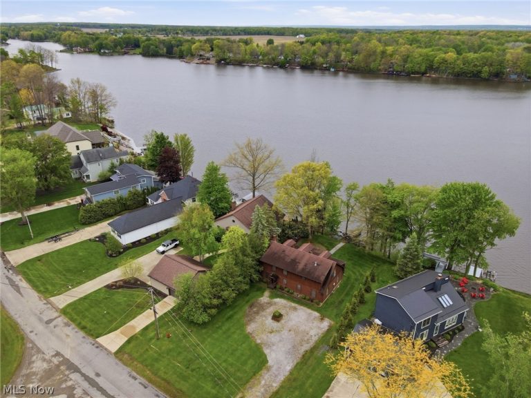 1537 Lake Crest Drive, Roaming Shores, OH - Photo 4