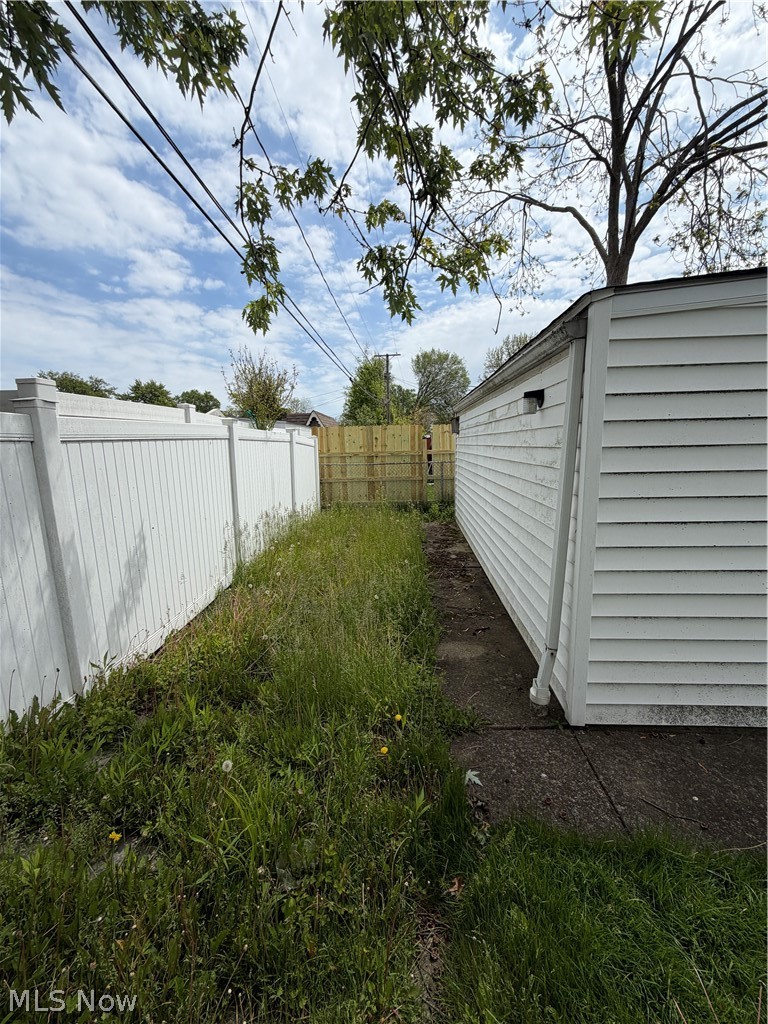 13912 Liberty Avenue, Cleveland, OH - Photo 3