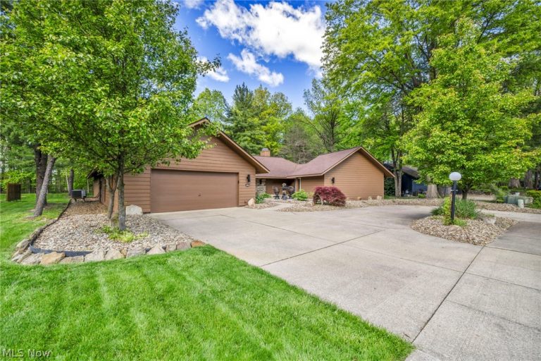 21903 Meadows Edge Lane, Strongsville, OH - Photo 3