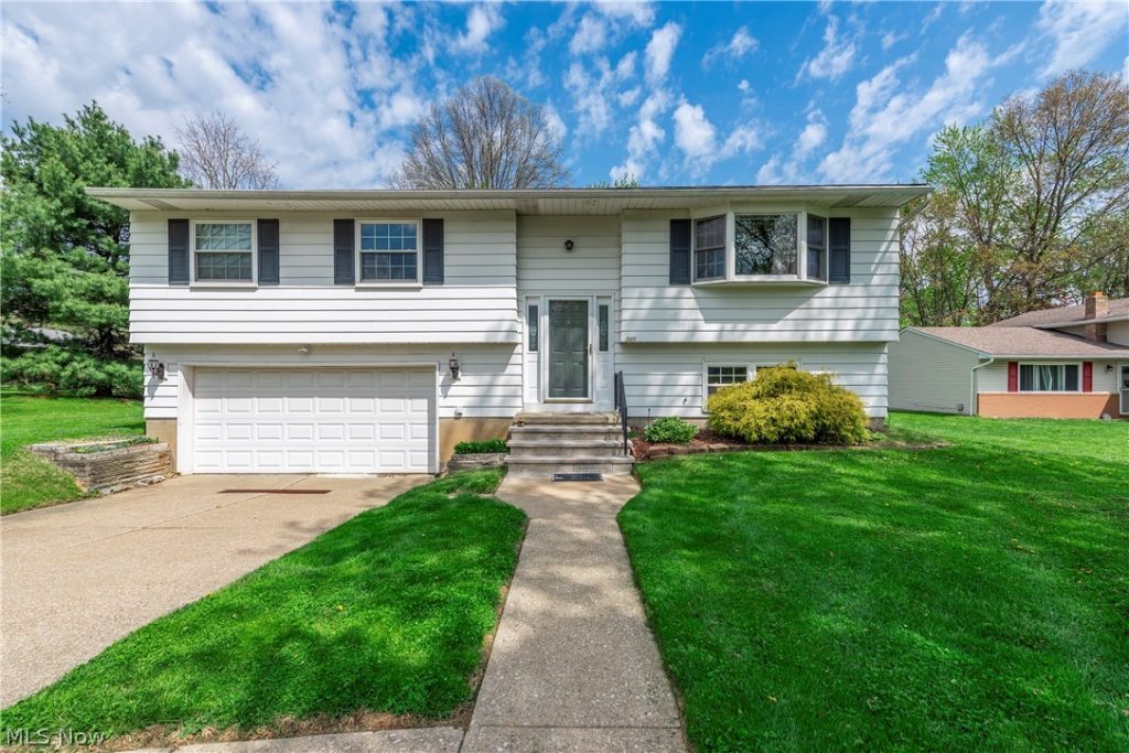 3811 Bramblewood Drive, Brunswick, OH