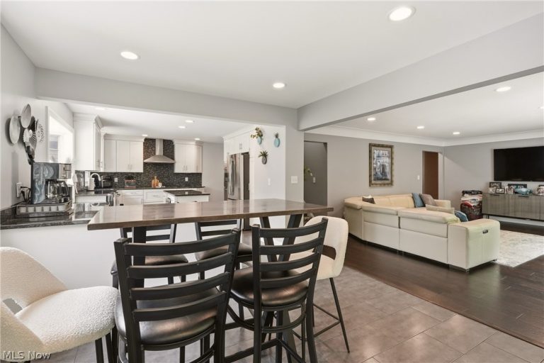 26901 Woodland Road, Beachwood, OH - Photo 4