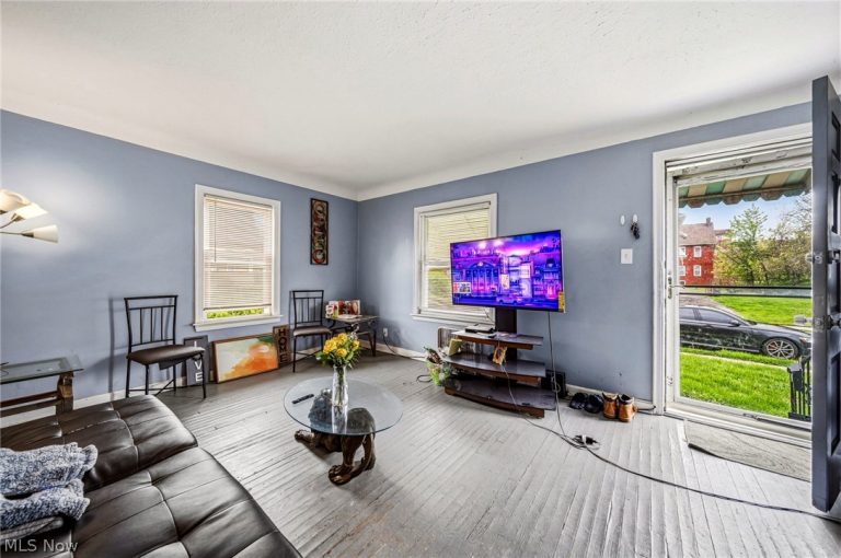 955 Nye Road, Cleveland, OH - Photo 6