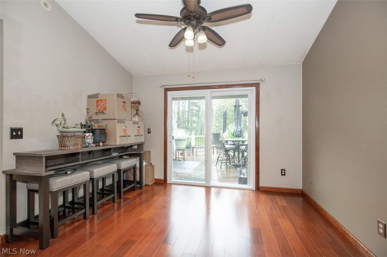 18810 Dellwood Drive, Walton Hills, OH - Photo 8