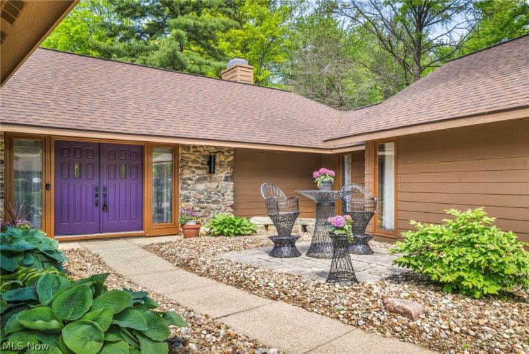 21903 Meadows Edge Lane, Strongsville, OH - Photo 4
