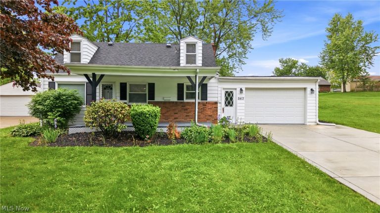 2413 Manor Avenue, Youngstown, OH - Photo 2