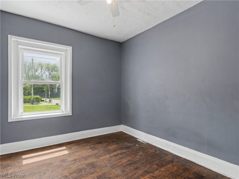 975 Parkwood Drive, Cleveland, OH - Photo 5
