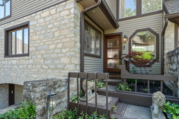 410 Darbys Run, Bay Village, OH - Photo 2