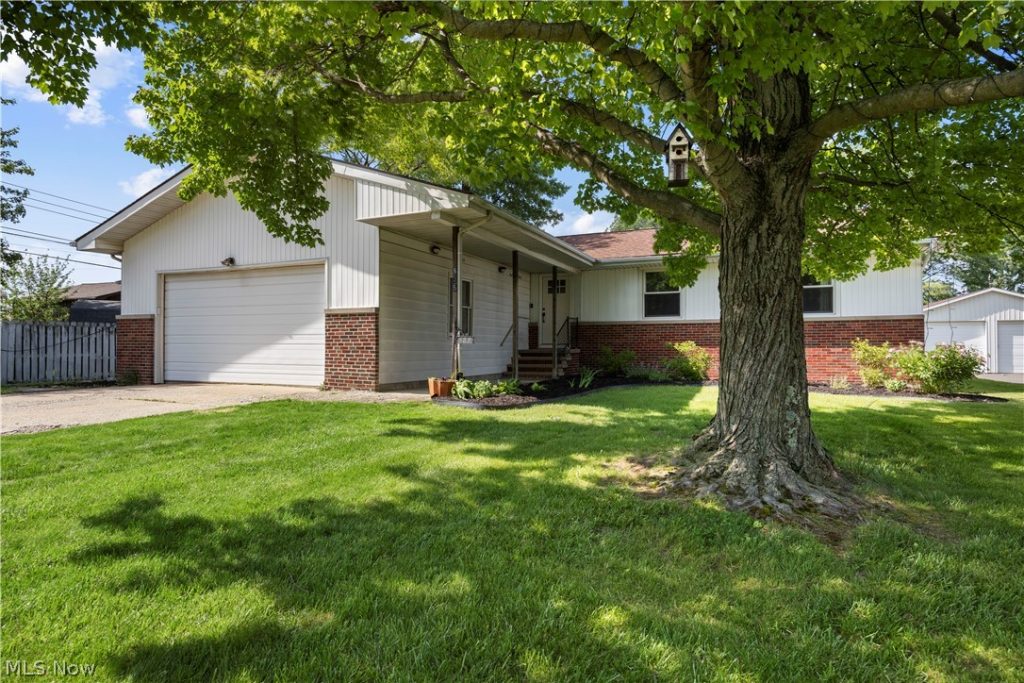 835 Columbia Drive, Amherst, OH