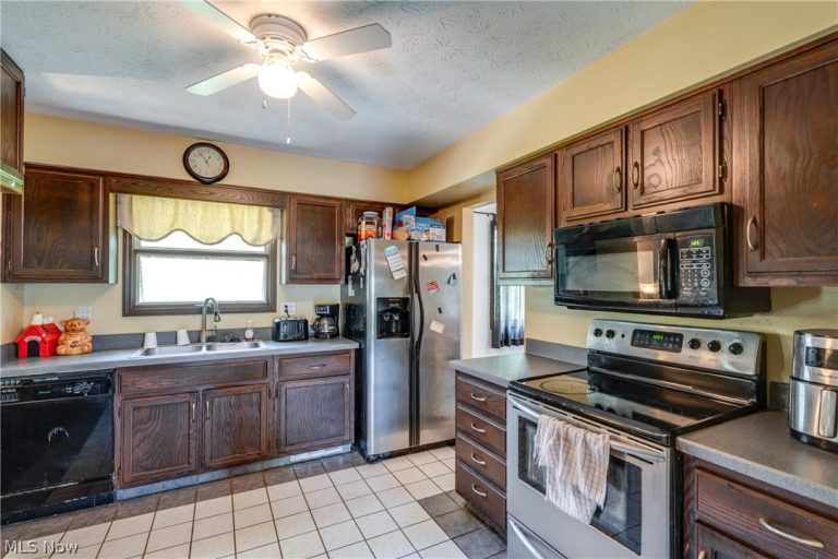 4802 Wolff Drive, Brunswick, OH - Photo 6