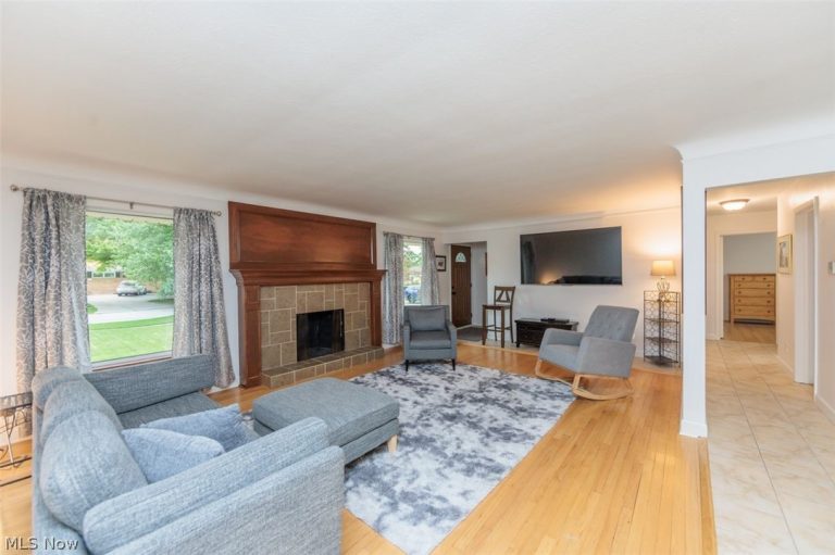 13239 Cherokee Trail, Middleburg Heights, OH - Photo 4