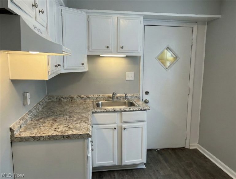 3293 139th Street, Cleveland, OH - Photo 4
