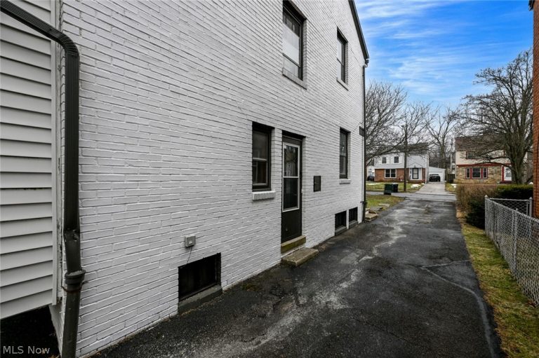 3699 Bainbridge Road, Cleveland Heights, OH - Photo 5