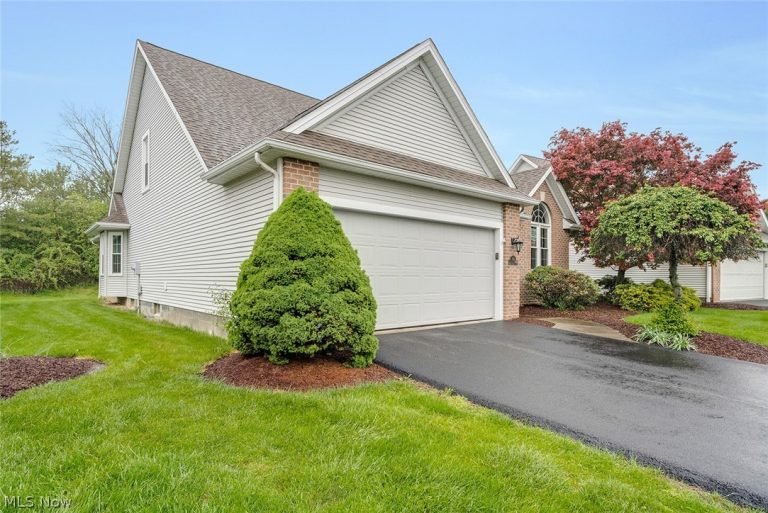 90 Lake Pointe Circle, Canfield, OH - Photo 3