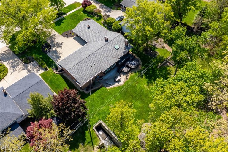 13730 Arrowhead Trail, Middleburg Heights, OH - Photo 4