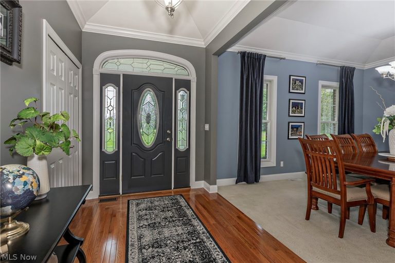 16820 Staffordshire Court, Chagrin Falls, OH - Photo 2