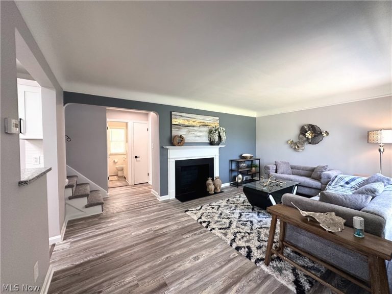982 Quarry Drive, Cleveland Heights, OH - Photo 2