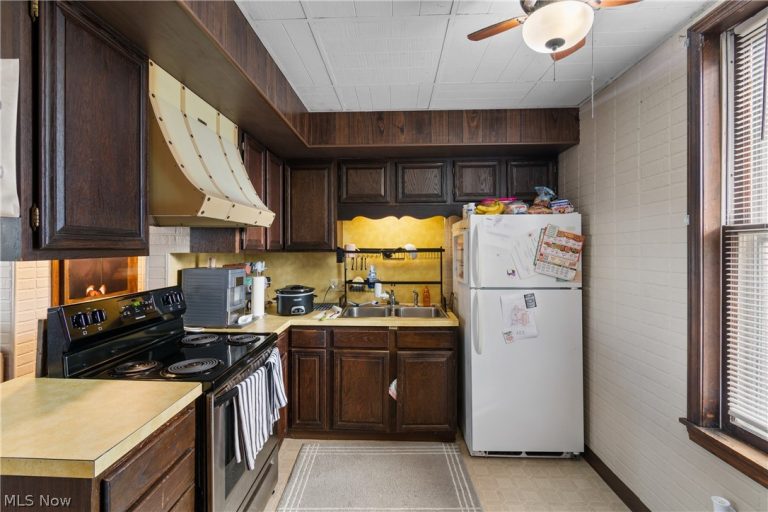 2406 Union Avenue, Alliance, OH - Photo 6