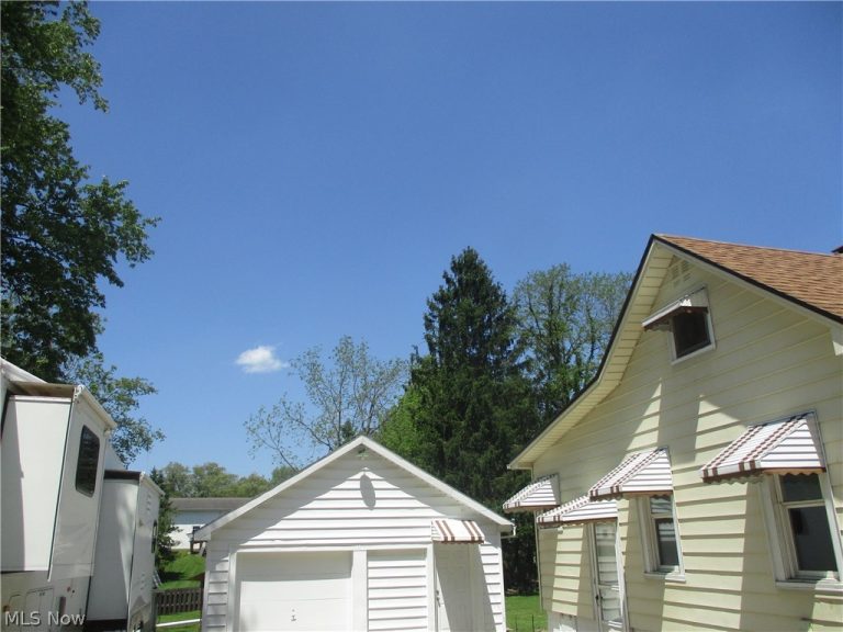 411 Eastlawn Street, Geneva, OH - Photo 2