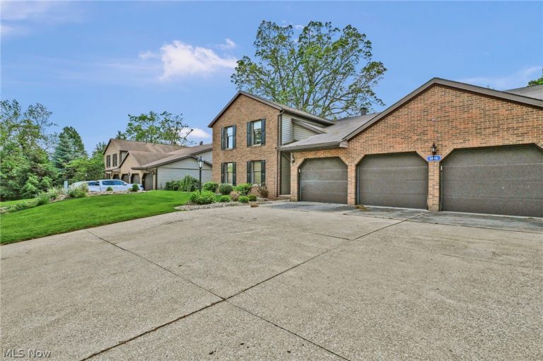 1819 Harbour Circle, Canton, OH - Photo 3