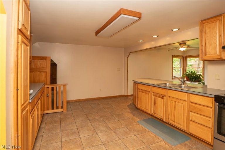 2393 Goodenough Avenue, Akron, OH - Photo 6