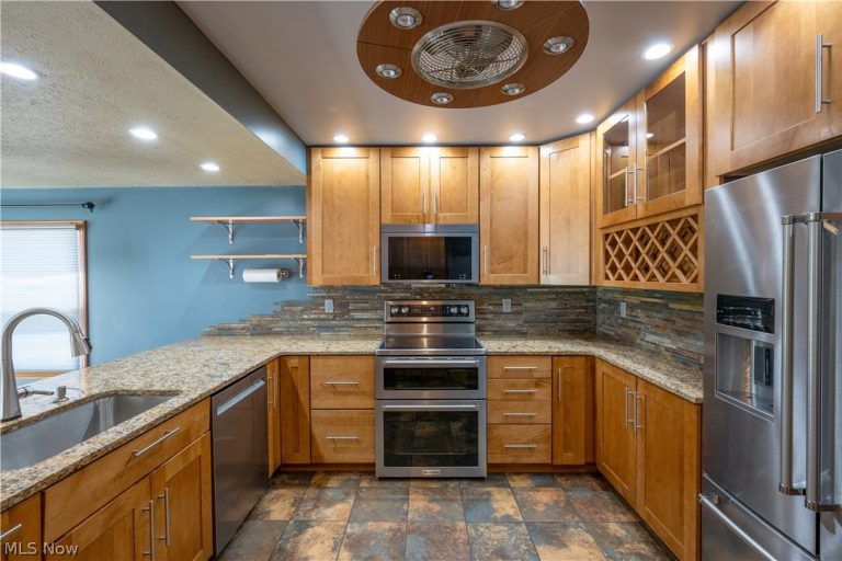 5307 Karen Isle Drive, Willoughby, OH - Photo 5
