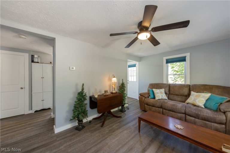 1366 Twinsburg Road, Macedonia, OH - Photo 4