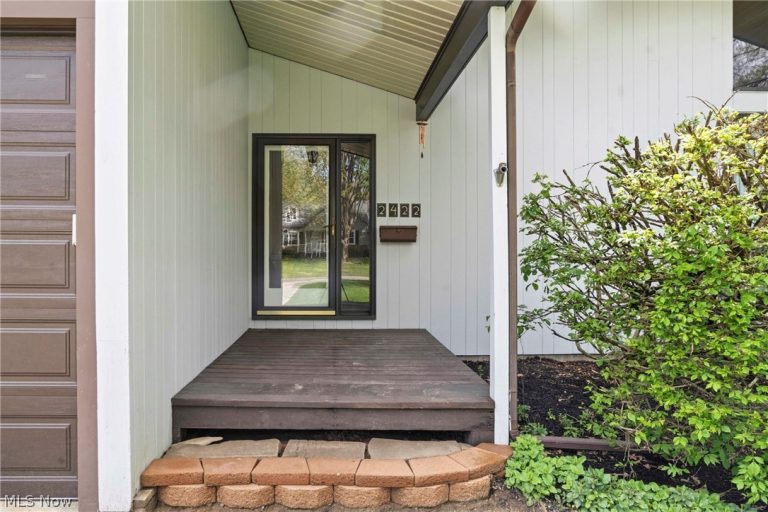 2422 Chestnut Boulevard, Cuyahoga Falls, OH - Photo 3