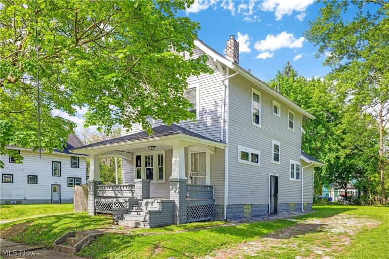 1390 Curtis Street, Akron, OH, 44301