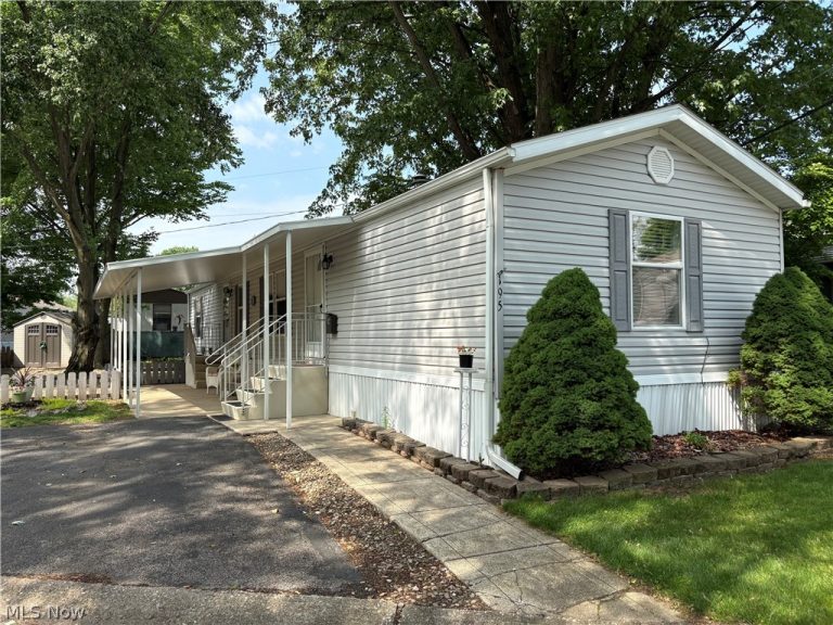 195 Spruce Lane, Mentor, OH - Photo 3