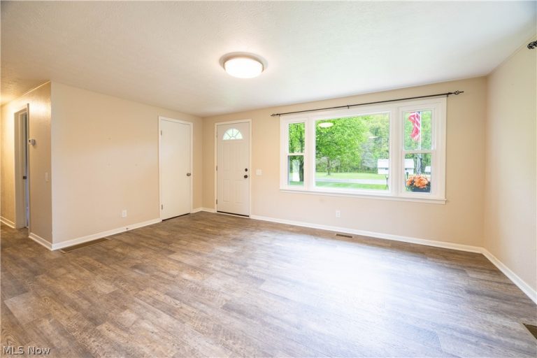 13095 Navarre Road, Beach City, OH - Photo 6