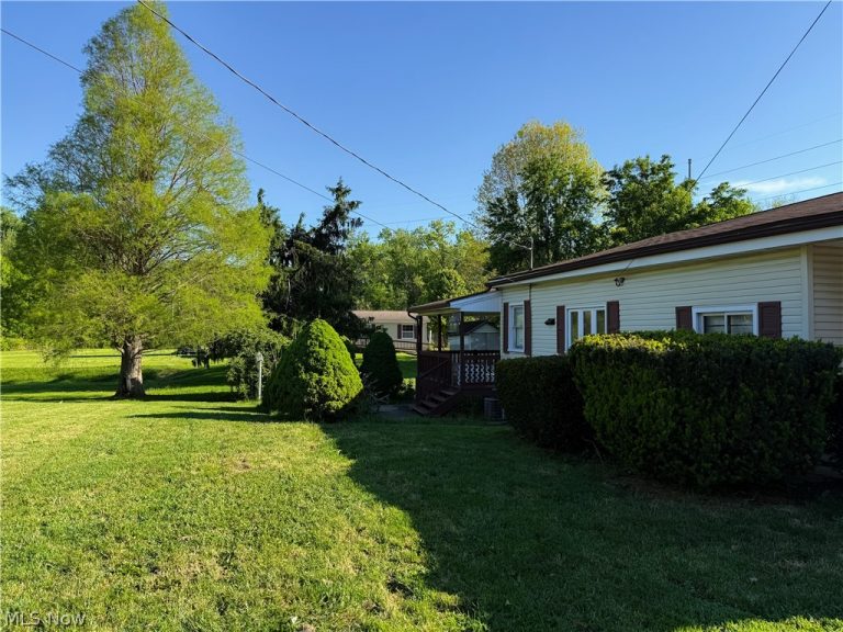 583 1st Street, Uhrichsville, OH - Photo 2