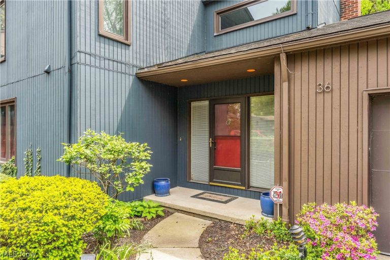 36 Oakshore Drive, Bratenahl, OH - Photo 3