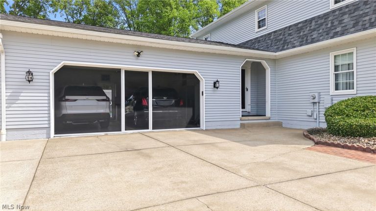 8965 Altura Drive, Warren, OH - Photo 6