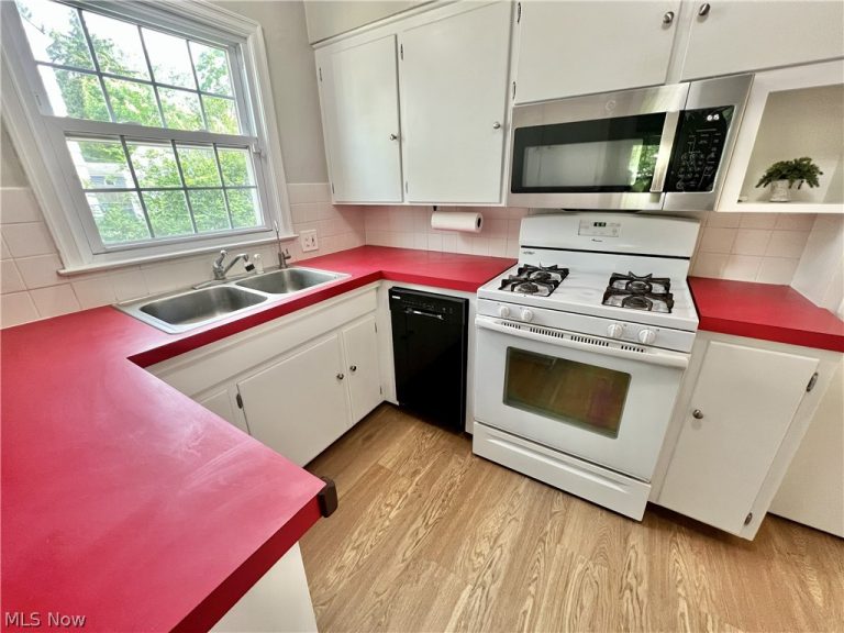 2352 26th Street, Cuyahoga Falls, OH - Photo 6