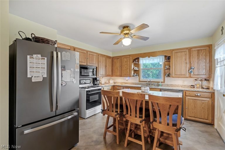 539 Secrist Lane, Girard, OH - Photo 8