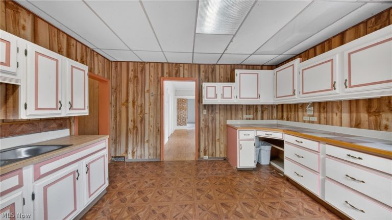 1320 87th Street, Cleveland, OH - Photo 2