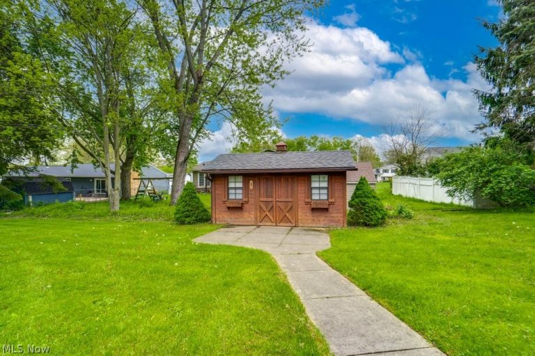 3277 Longwood Drive, Norton, OH - Photo 2