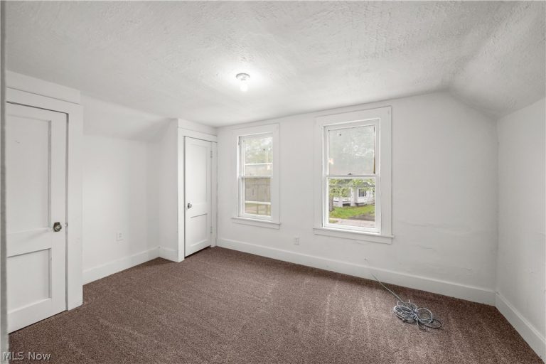 642 Parkman Road, Warren, OH - Photo 8