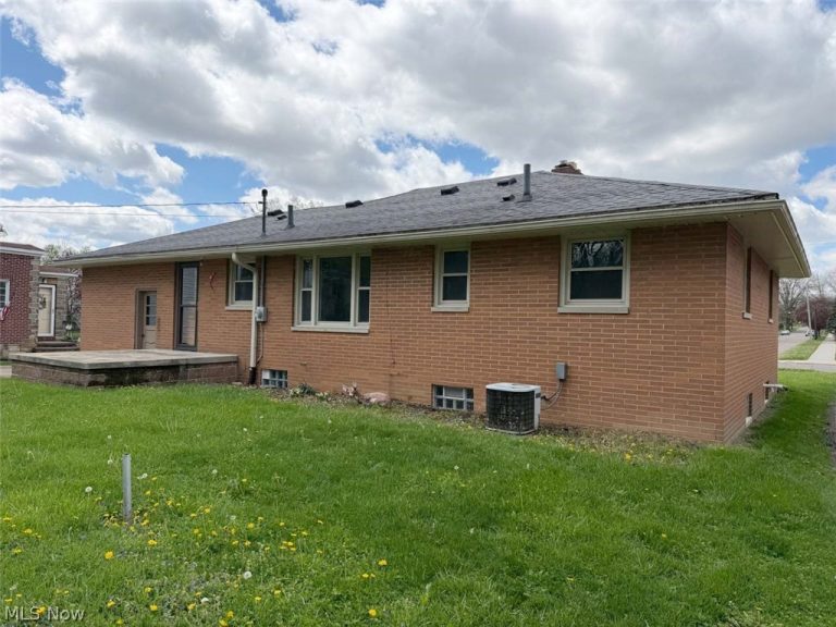 1290 Parkway Boulevard, Alliance, OH - Photo 6