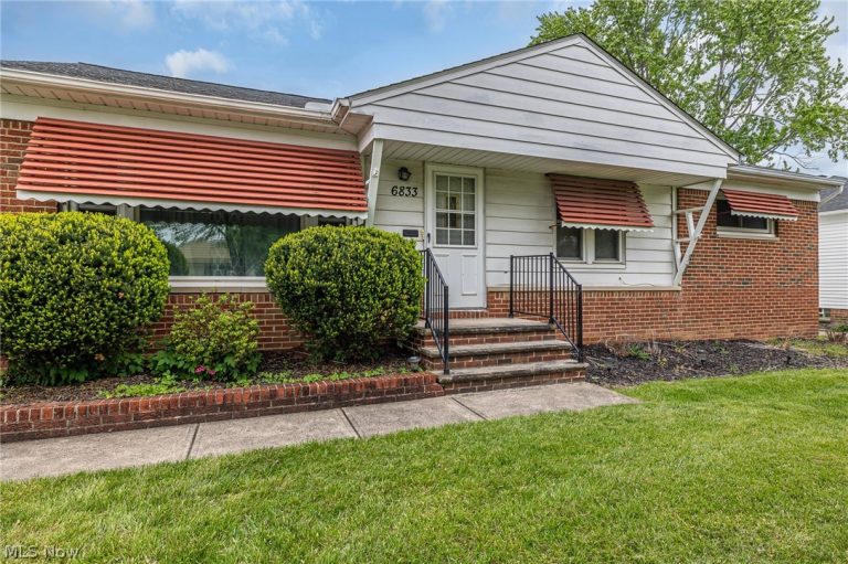 6833 Maplewood Road, Parma Heights, OH - Photo 3