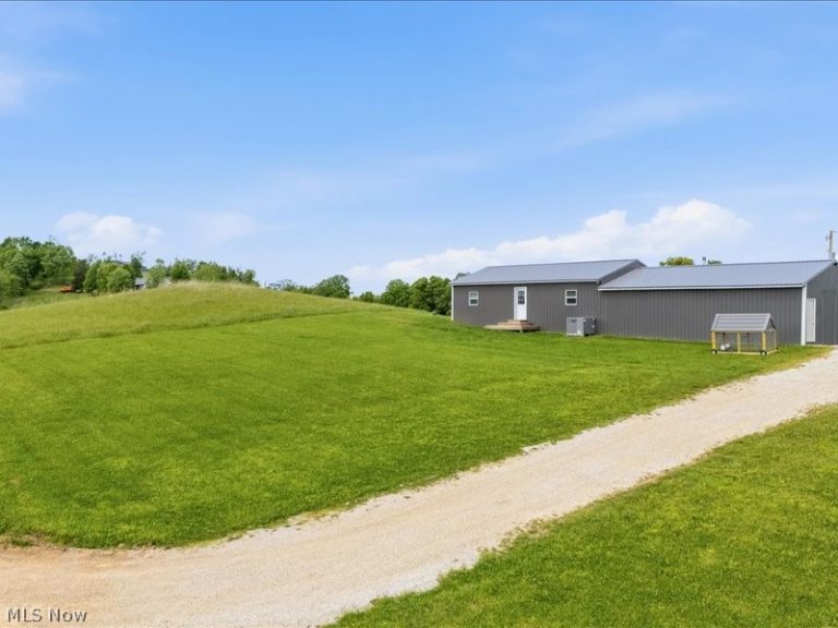 279 Perkins Lane, Washington, WV - Photo 2