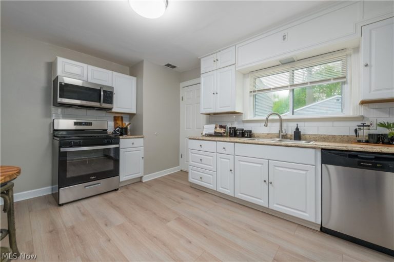 2019 Beverly Hills Drive, Richmond Heights, OH - Photo 6
