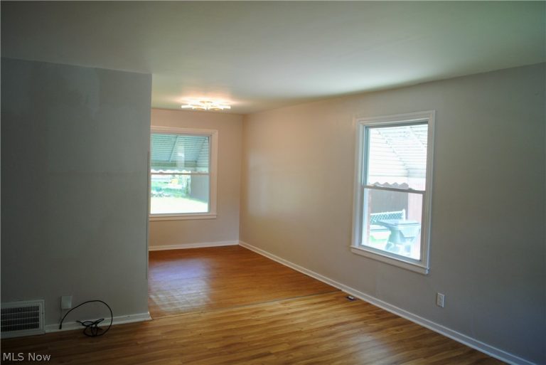 1527 Babbitt Road, Euclid, OH - Photo 4