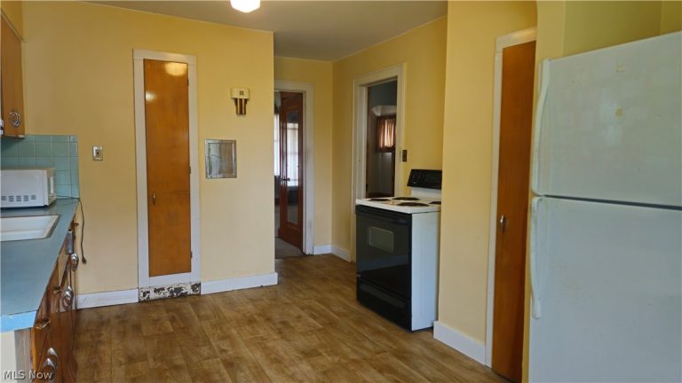 387 York Street, Akron, OH - Photo 6