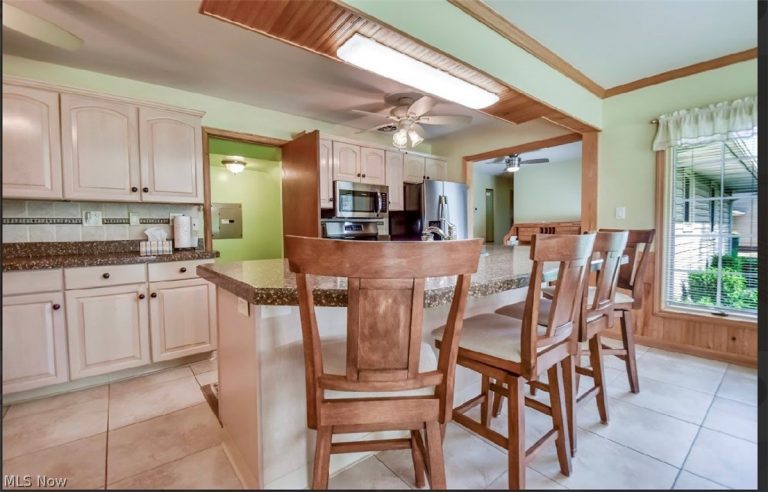 6680 Glenella Drive, Seven Hills, OH - Photo 8