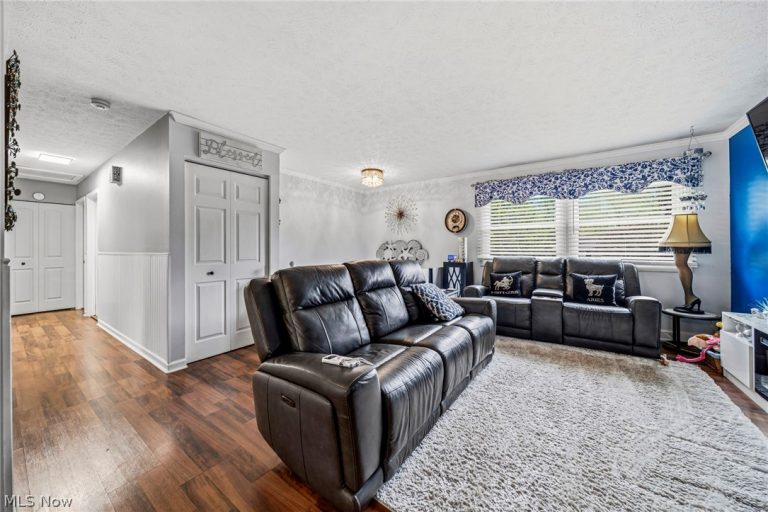 2592 Cherry Blossom Circle, Stow, OH - Photo 4