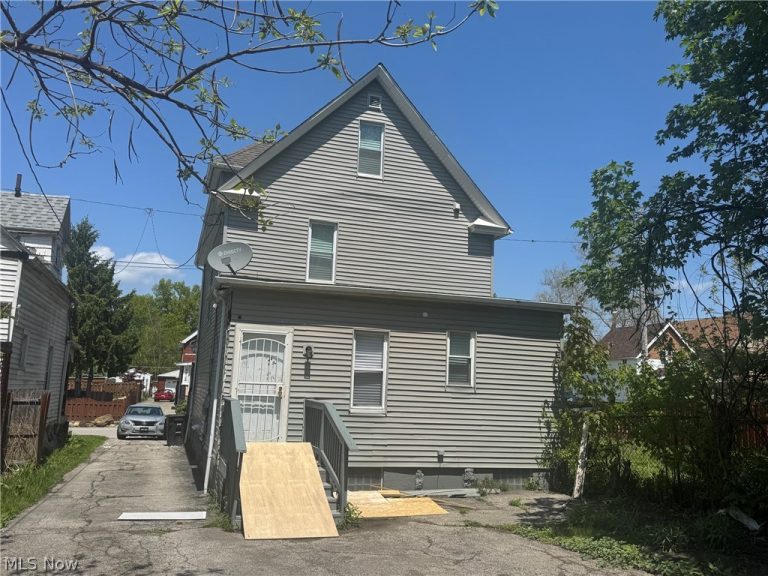9710 Easton Avenue, Cleveland, OH - Photo 2